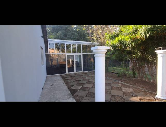 4 BEDROOM FREEHOLD TO LET IN GROVE END